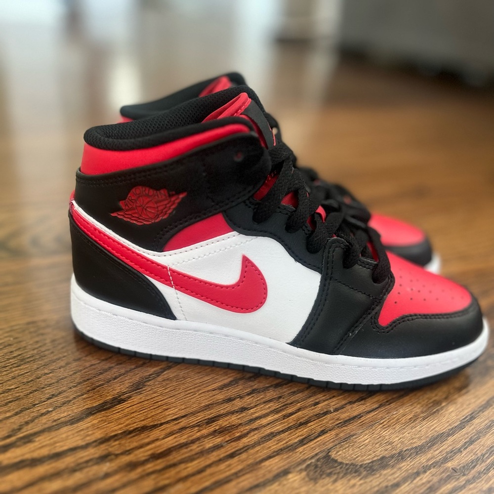 Nike Air Jordan 1 size 4 (brand new)